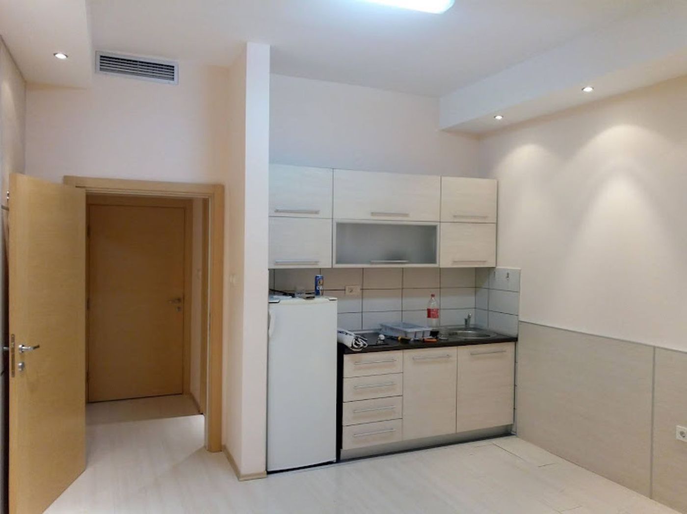 Odličan dvosoban stan   062 792 583 2