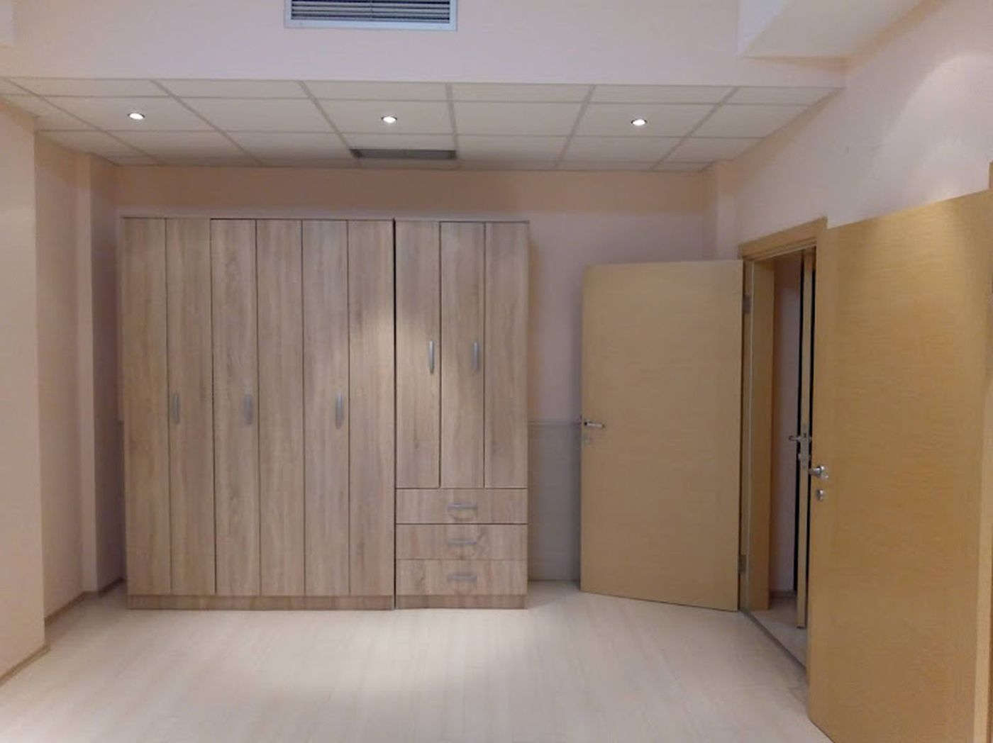 Odličan dvosoban stan   062 792 583 3