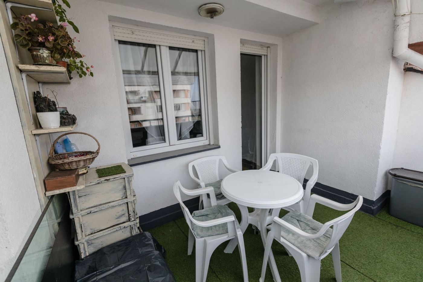 Uknjižen četvorosoban stan   povoljno   062 792 583 5