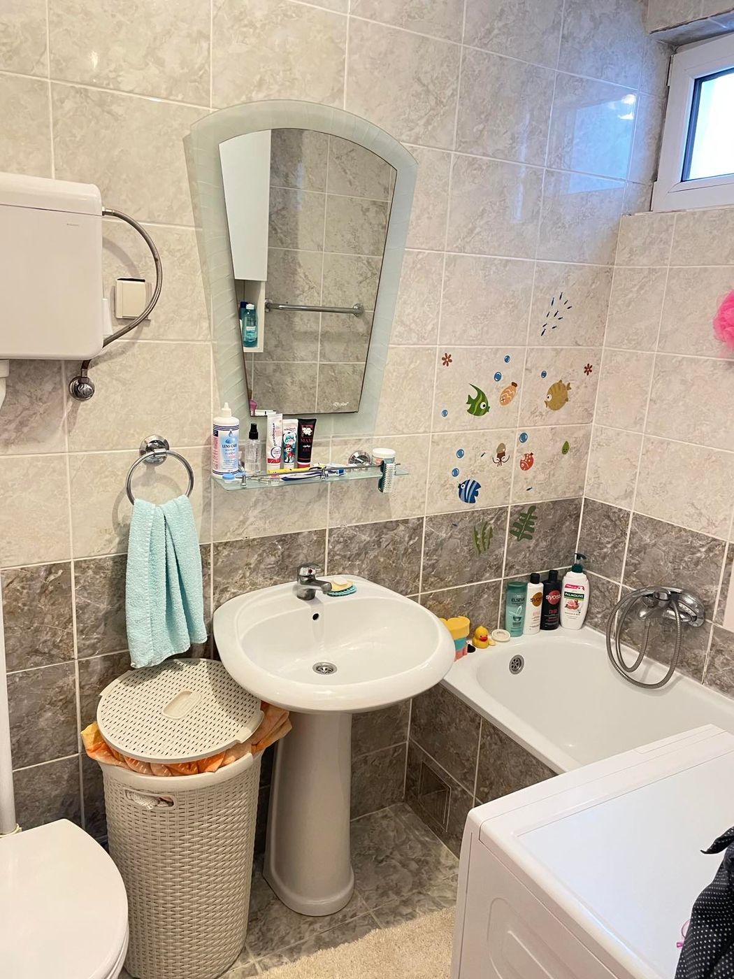 Uknjižen komforan trosoban stan   hitno   062 792 583 4