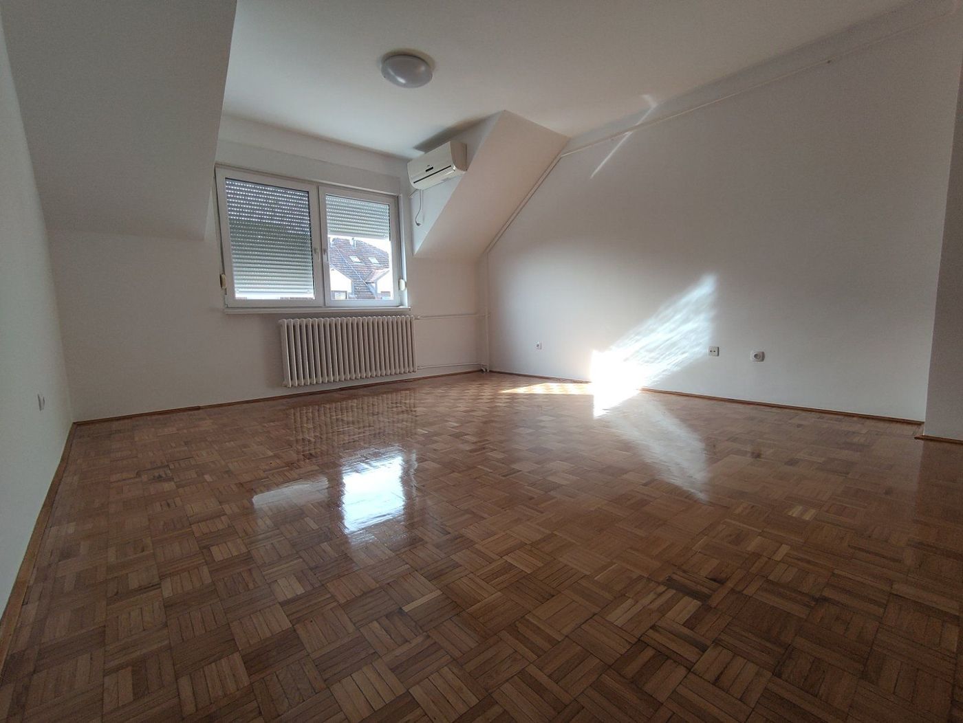 Uknjižen   odmah useljiv   Braće Dronjak 3