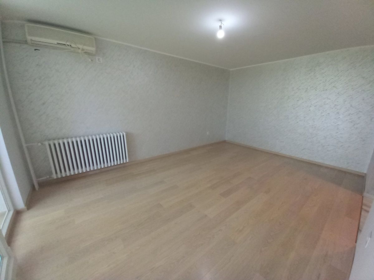 Fasadna cigla   odmah useljiv  kompletno renoviran   062 792 583 5