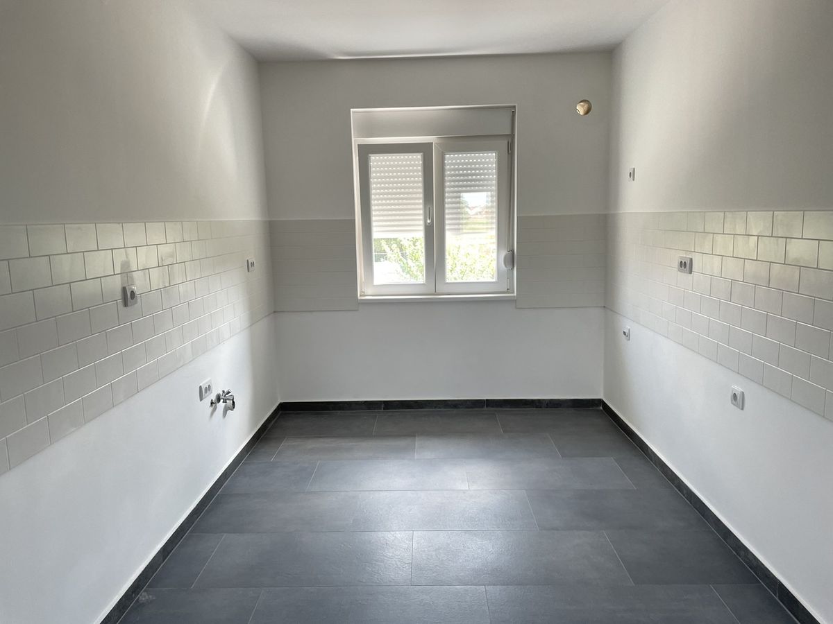 Nov  cena sa PDV om   odmah useljiv   062 792 583 3