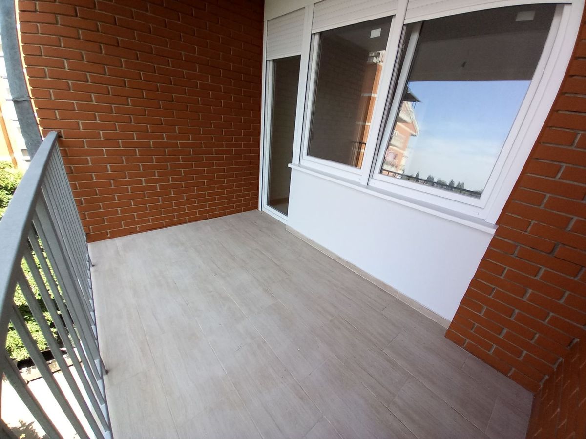 Fasadna cigla   odmah useljiv  kompletno renoviran   062 792 583 3