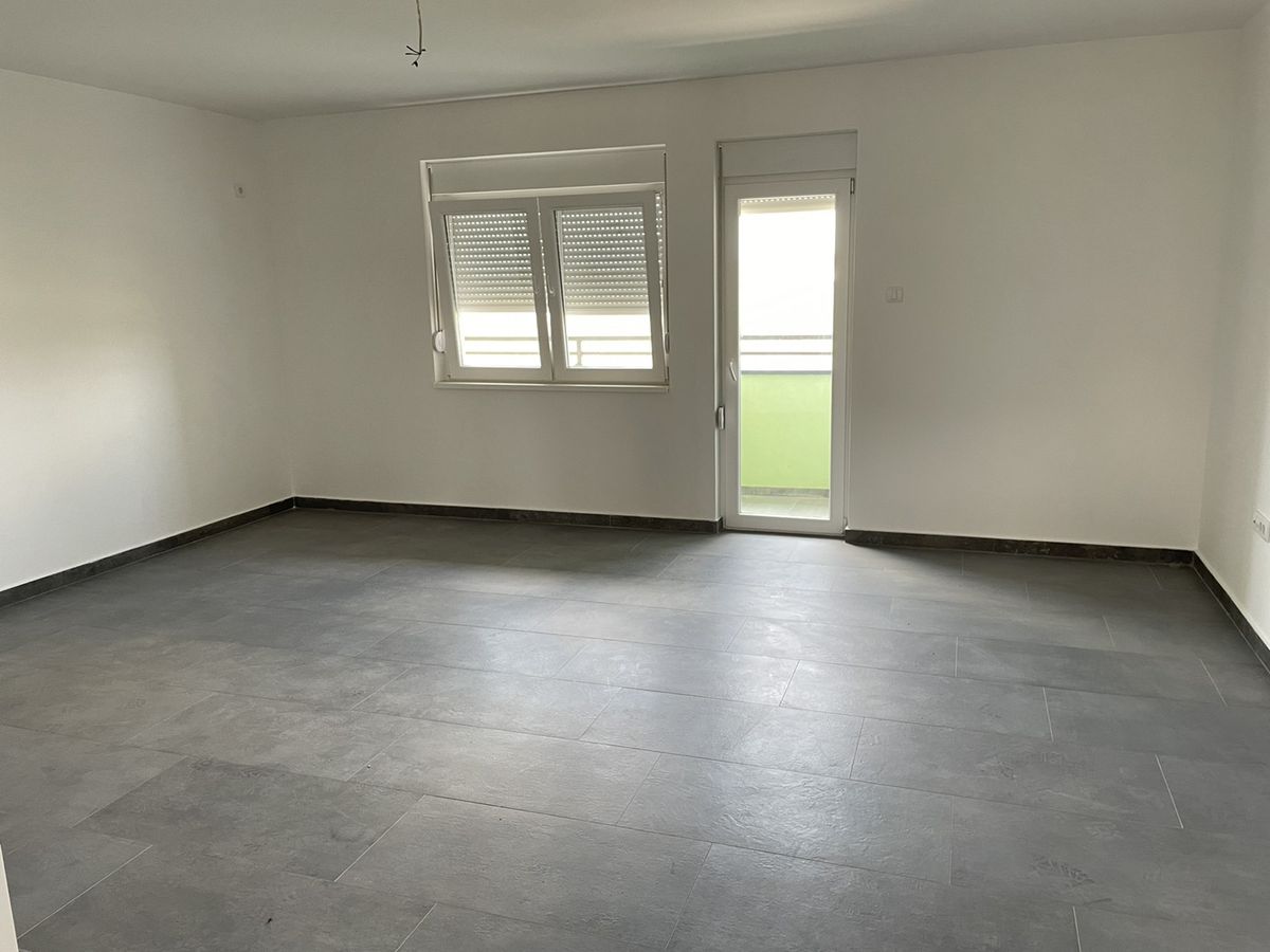 Nov  cena sa PDV om   odmah useljiv   062 792 583 2