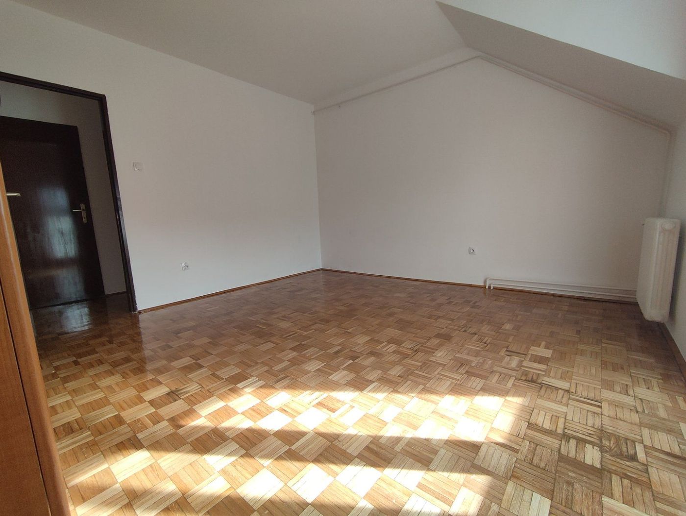 Uknjižen   odmah useljiv   Braće Dronjak 4