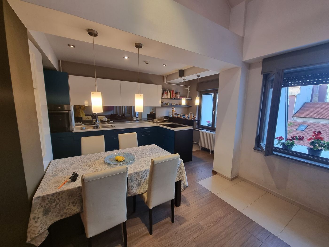 Kuća u zgradi   savršen petosoban stan   062 792 583 3