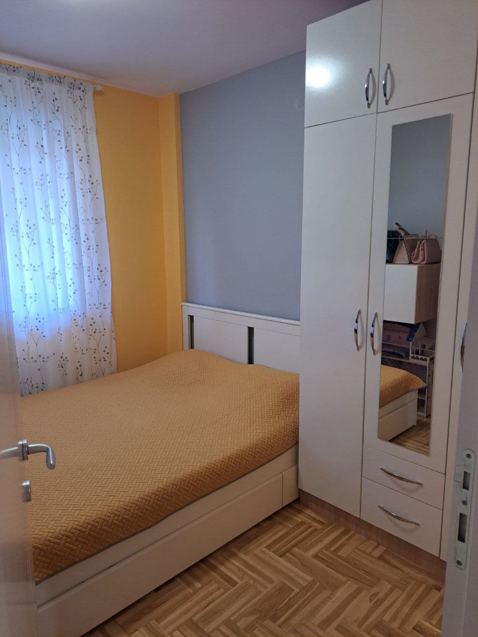 Kompletno namešten   odličan raspored   062 792 583 3