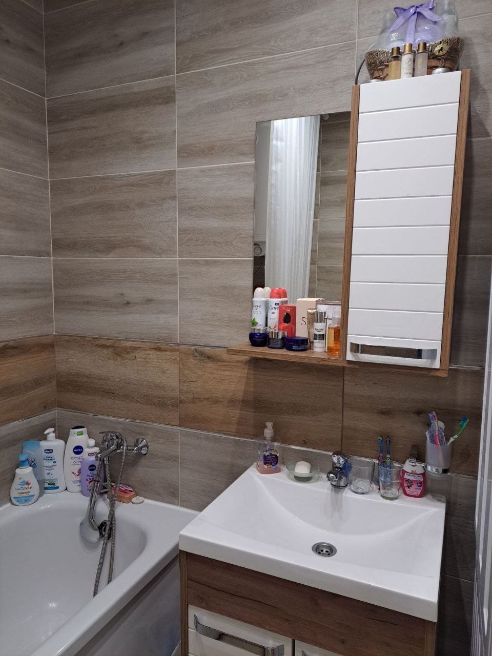 Kompletno namešten   odličan raspored   062 792 583 5