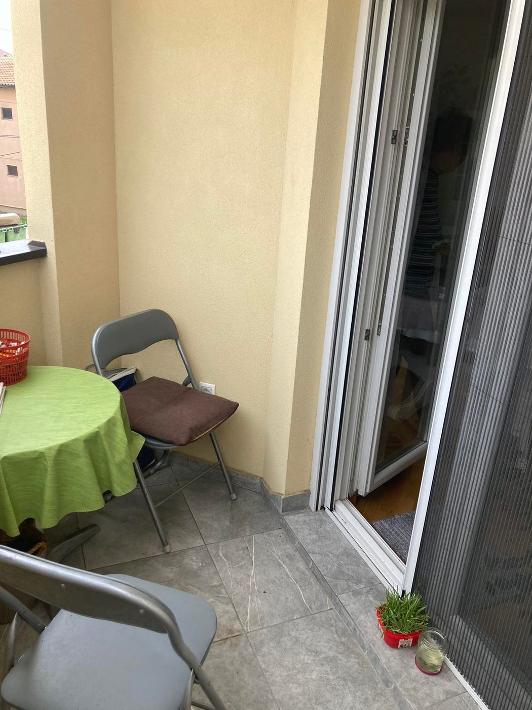 Uknjižen dvoiposoban stan   odličan raspored   062 792 583 5