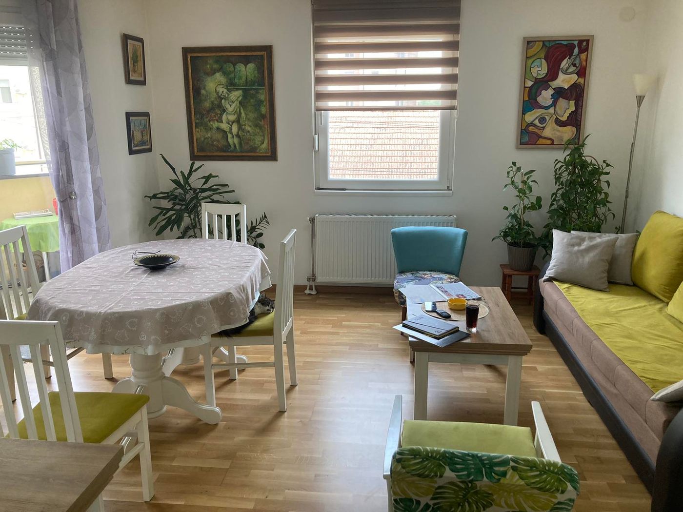 Uknjižen dvoiposoban stan   odličan raspored   062 792 583 2