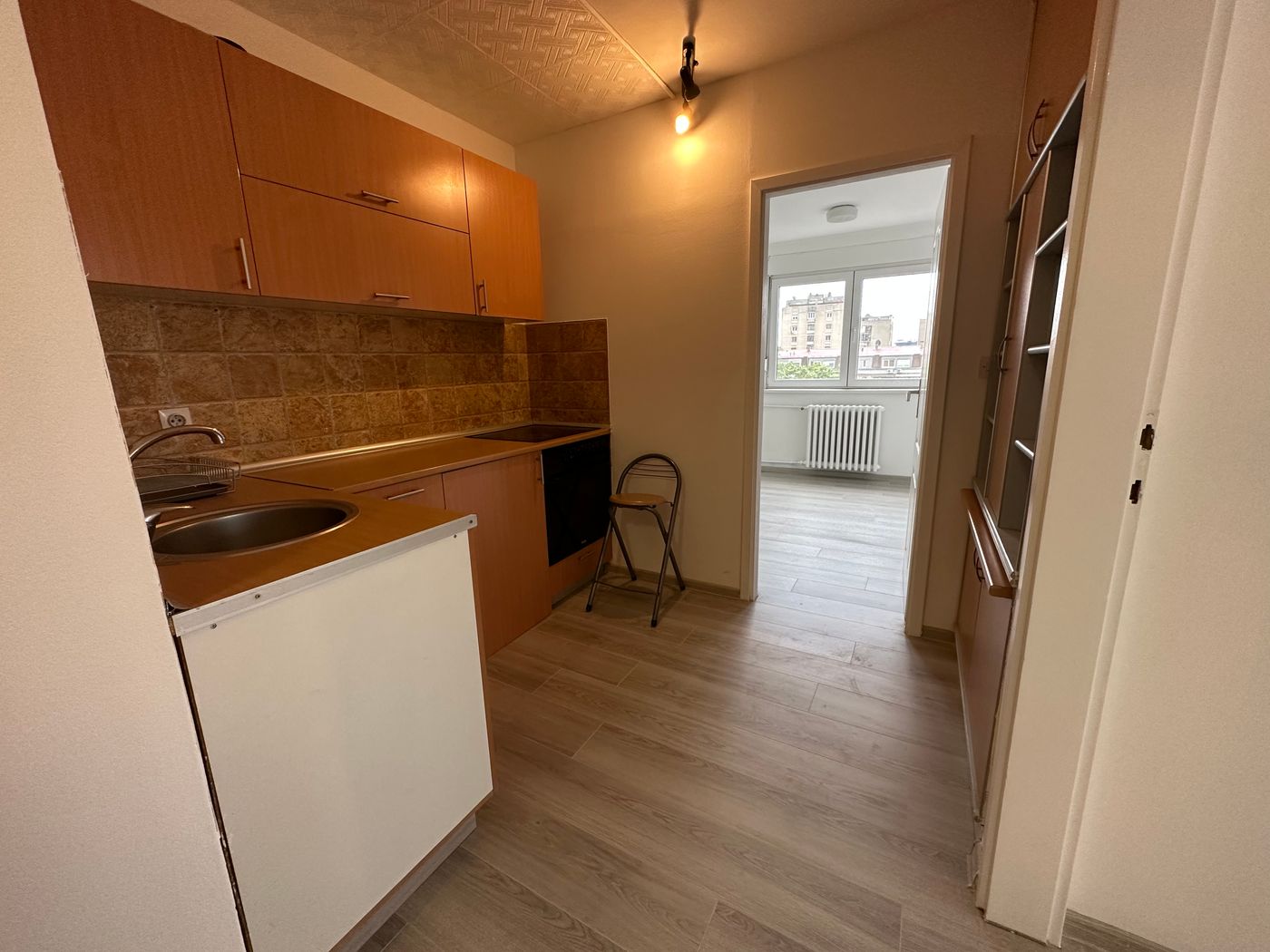 Uknjižen  odmah useljiv   otvoren pogled  bez ulaganja   062 792 583 3