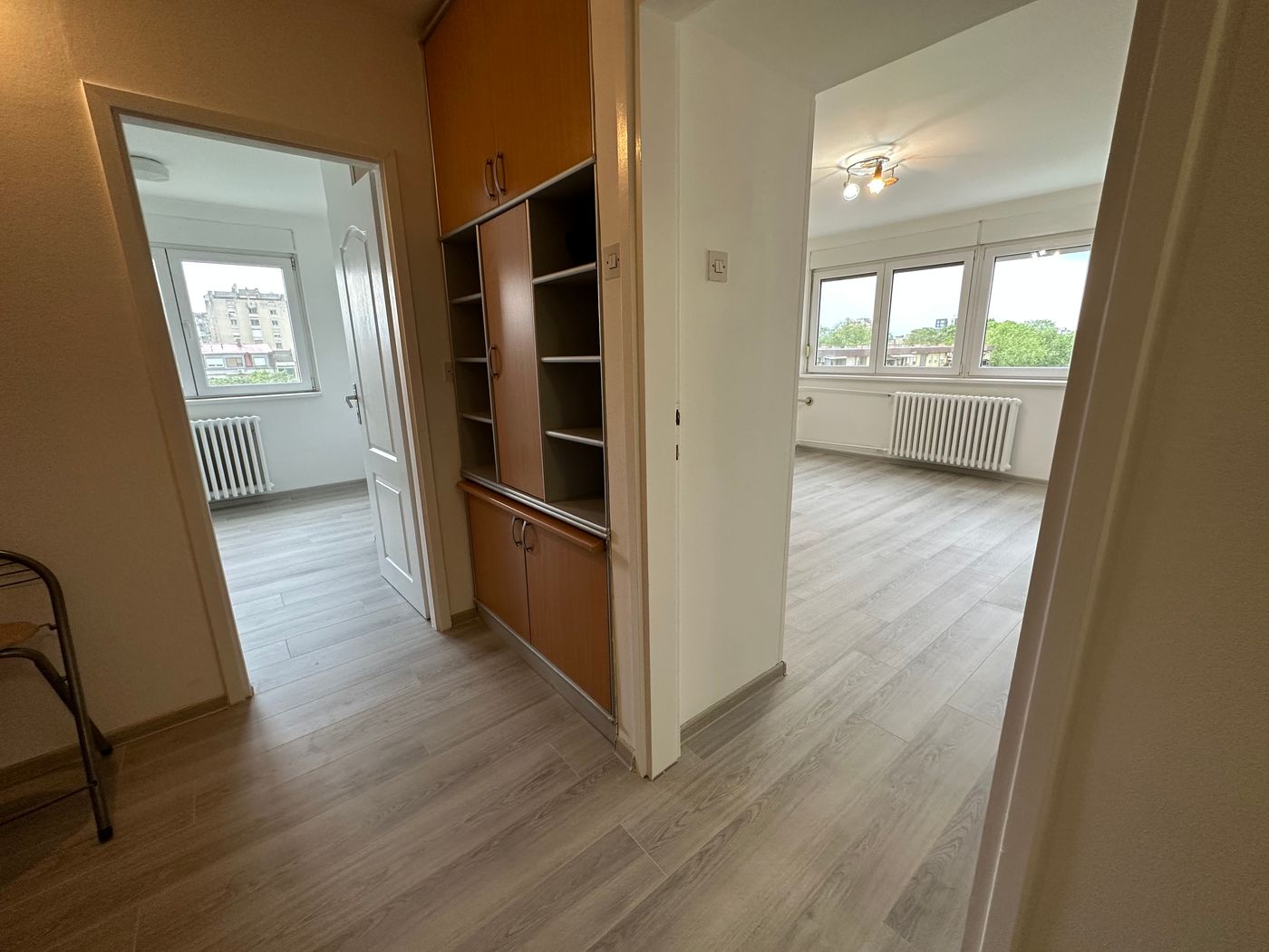 Uknjižen  odmah useljiv   otvoren pogled  bez ulaganja   062 792 583 5