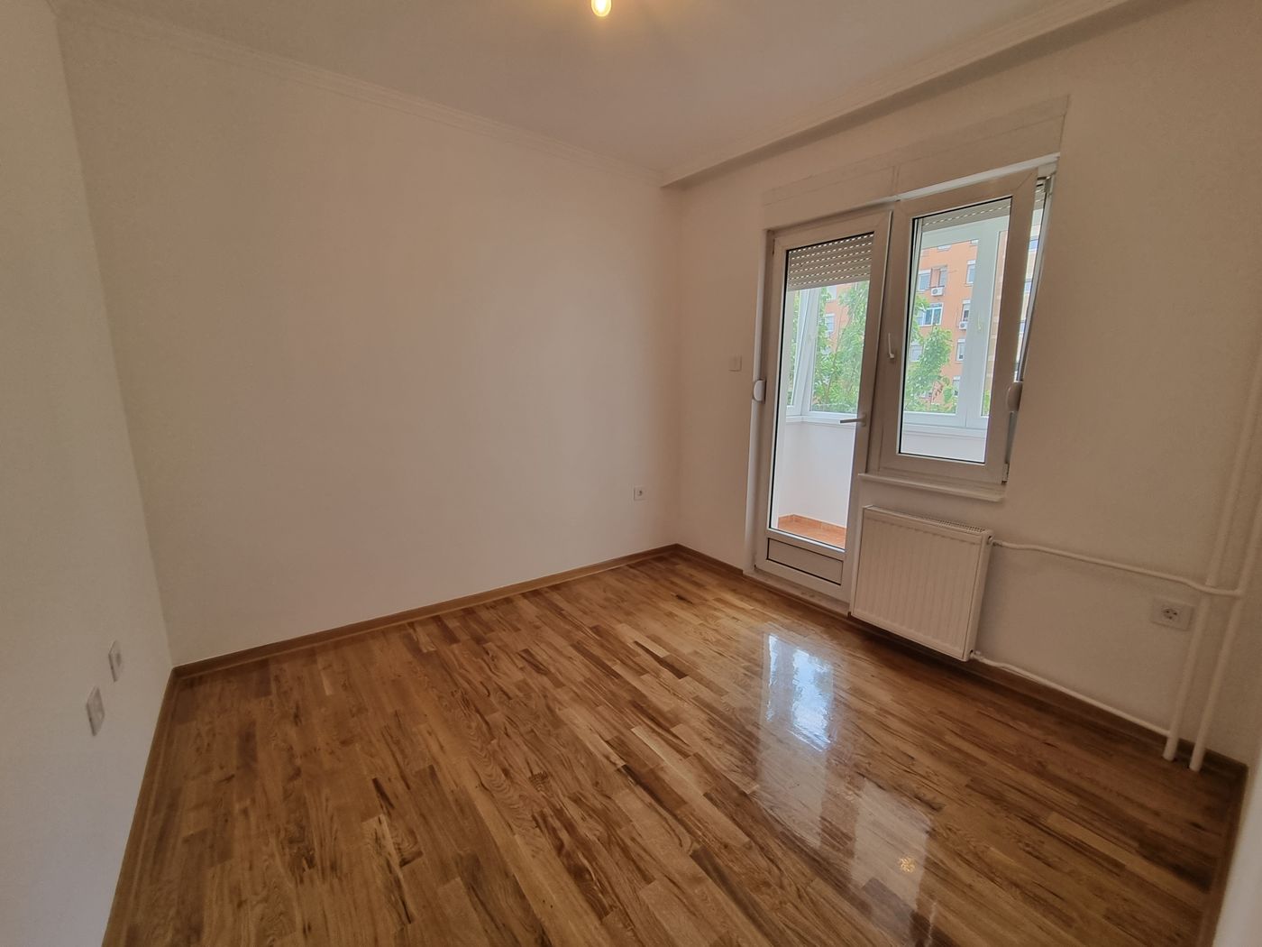 Uknjižen četvorosoban stan savršenog rasporeda   062 792 583 3