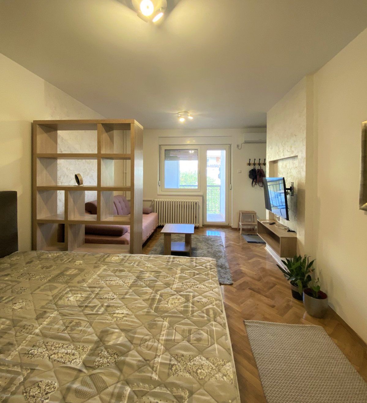 Riblja pijaca   pešačka zona   savršen namešten jednosoban stan 062 792 583 2