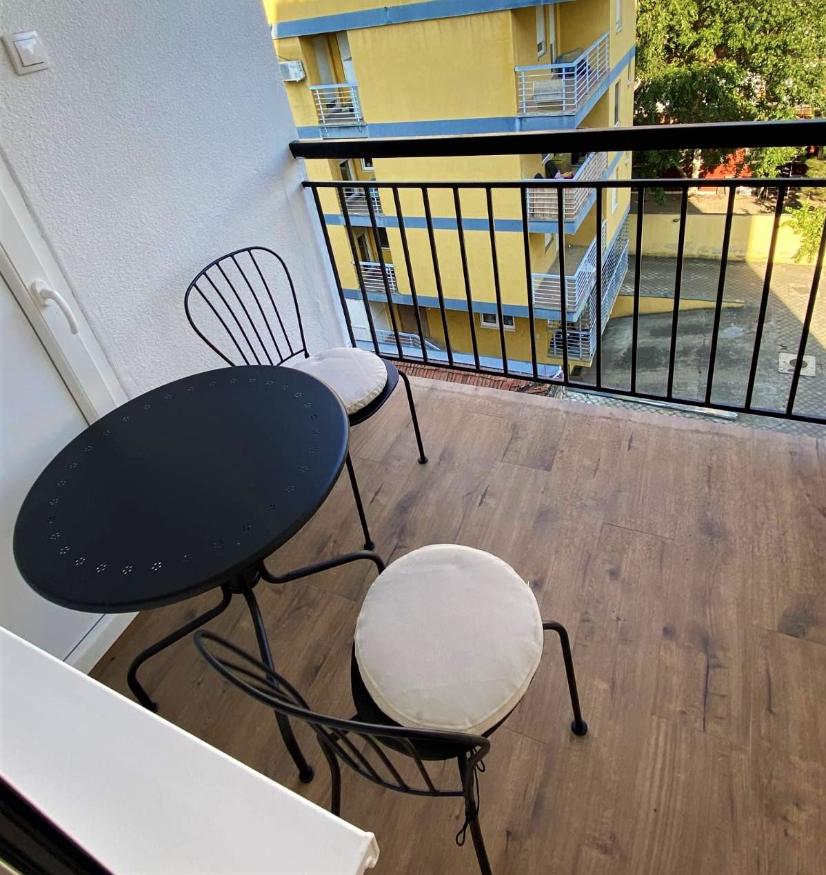 Riblja pijaca   pešačka zona   savršen namešten jednosoban stan 062 792 583 4