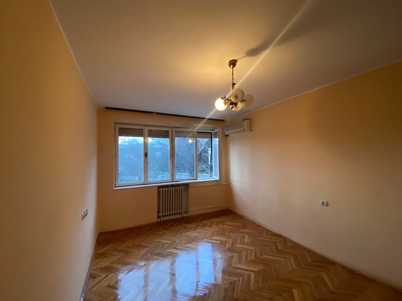 Odlična lokacija   blizina Promenade   062 792 583 2