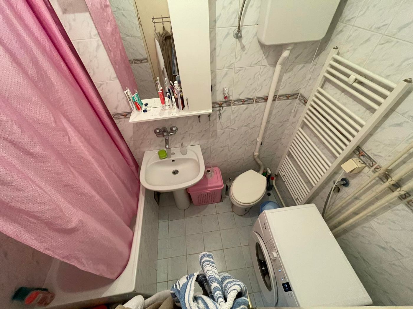 Trosoban stan na jednoj od najtraženijih lokacija u gradu  LIMAN 2  062 221 178 4