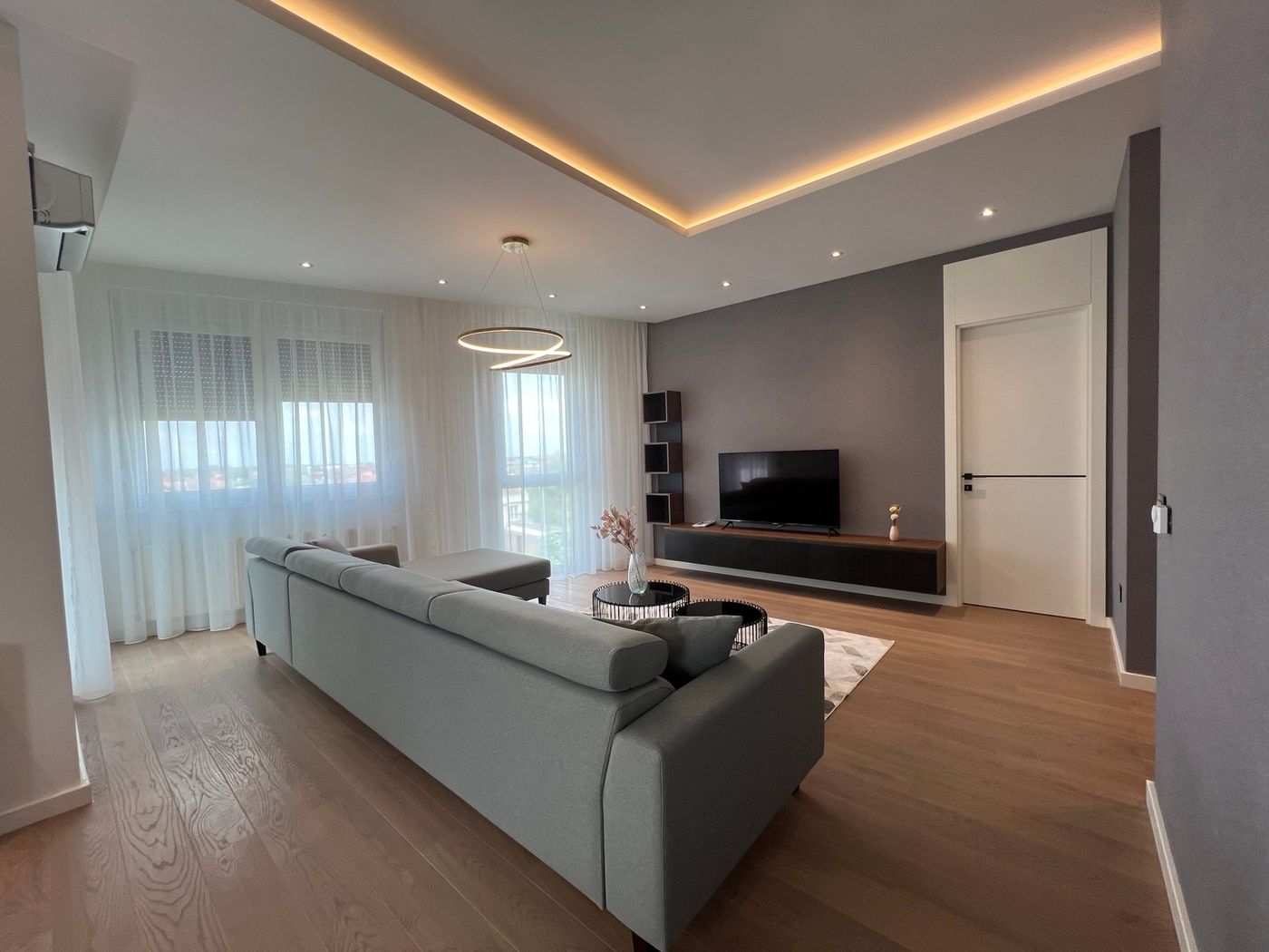 Lipov gaj   povrat PDV a   NOV  petosoban  namešten   062 792 583 1