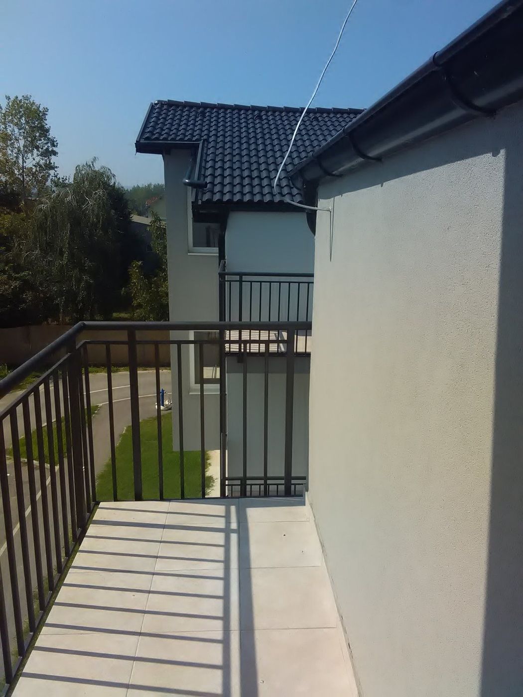 Uknjižen    odličan jednoiposoban stan   062 792 583 4