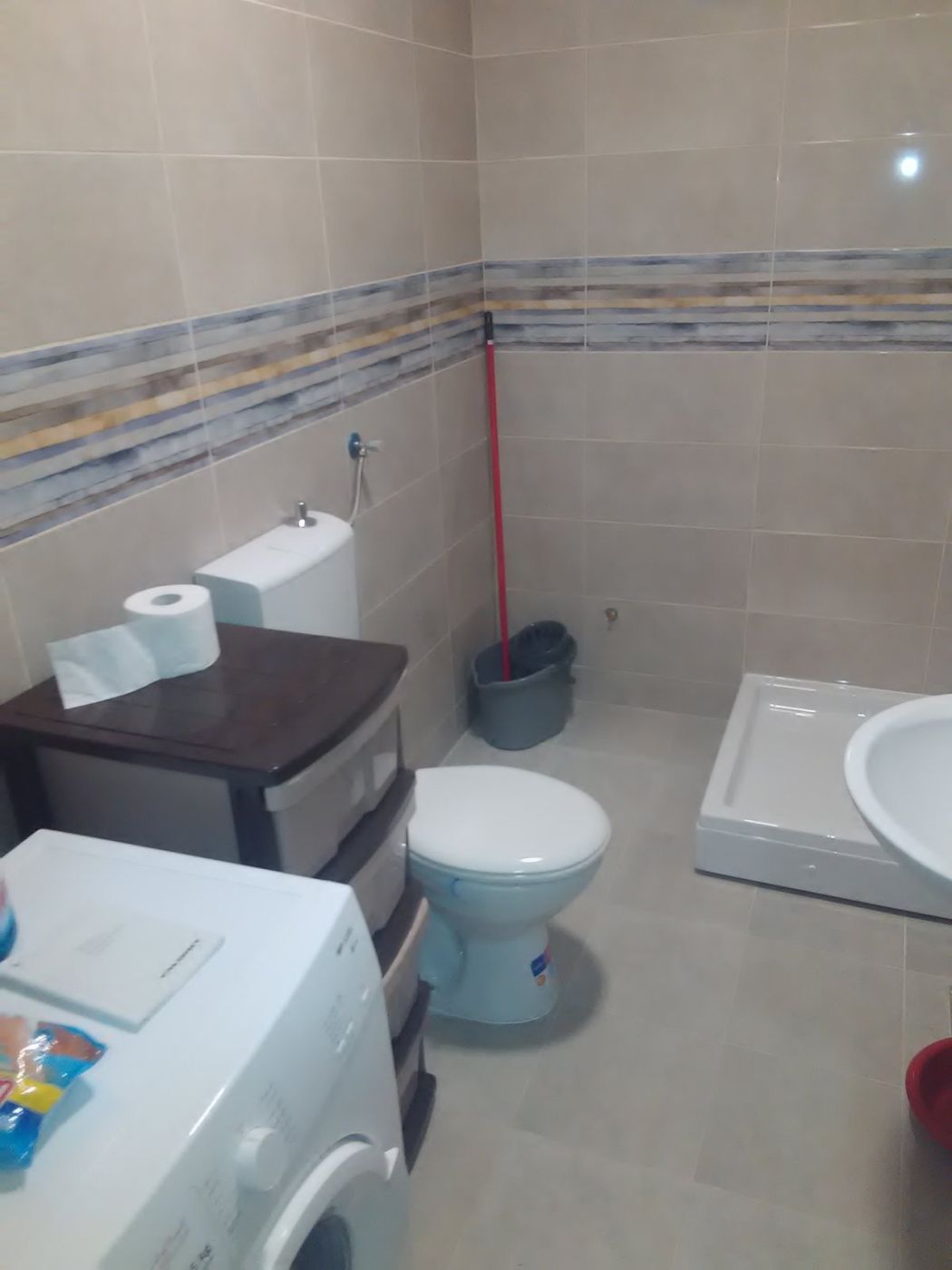 Uknjižen    odličan jednoiposoban stan   062 792 583 3