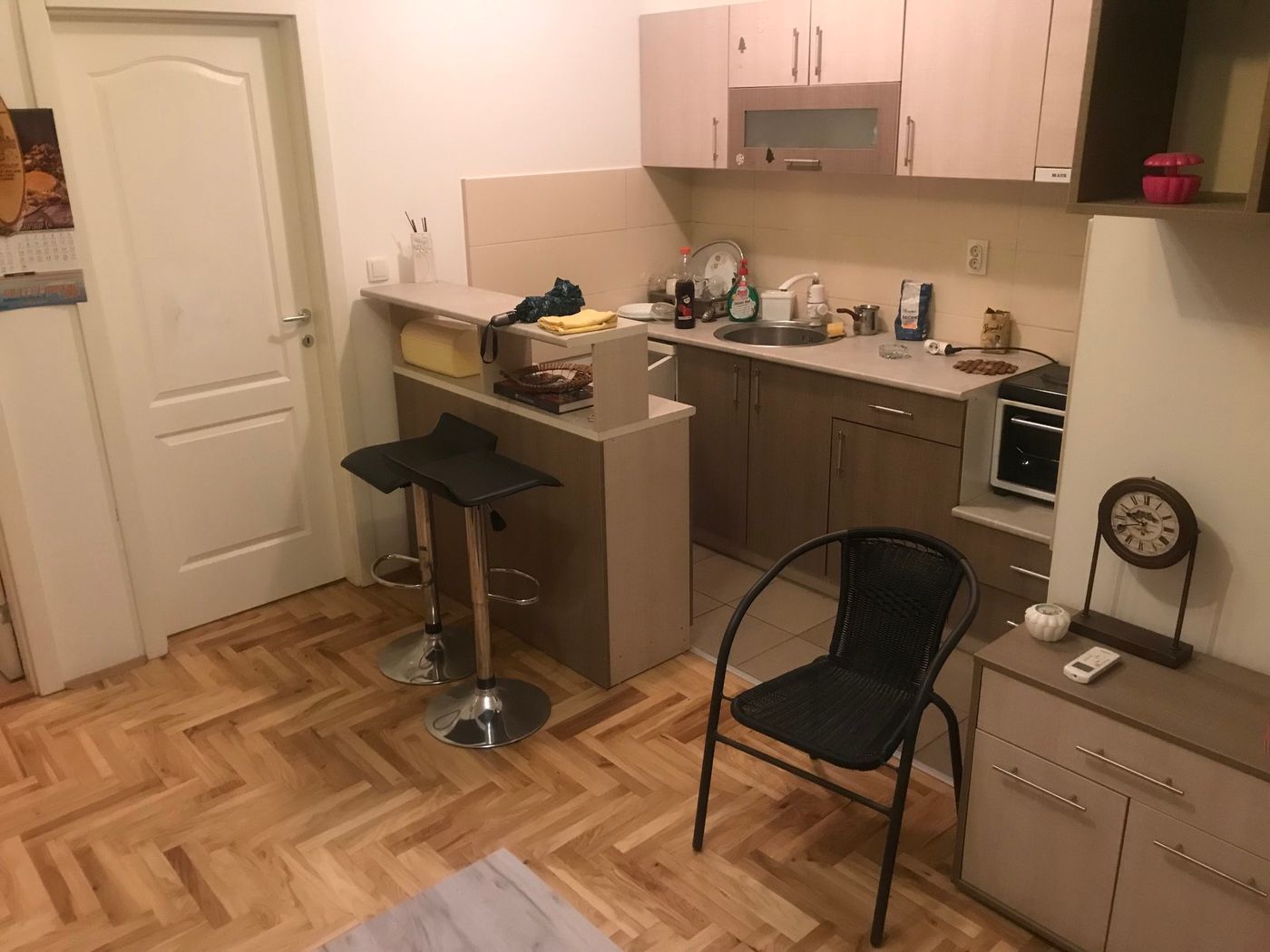 Odmah useljiv jednoiposoban stan  namešten   062 792 583 3