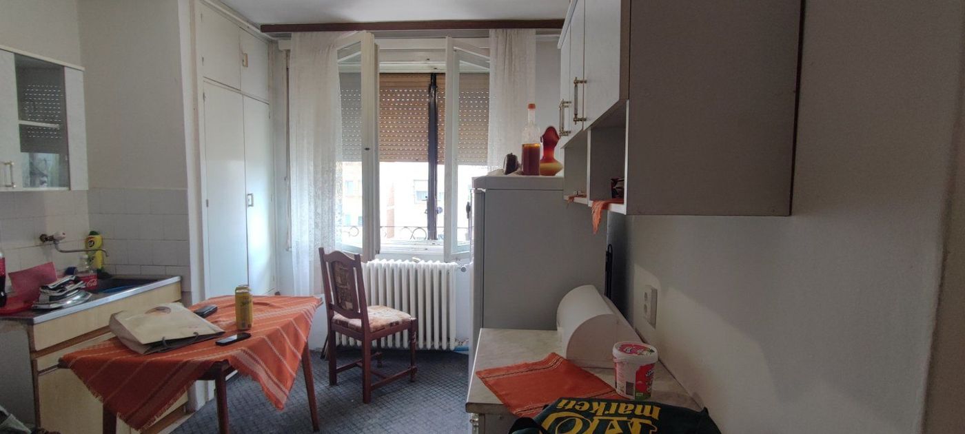 Odmah useljiv   povoljan jednosoban stan   062 792 583 2