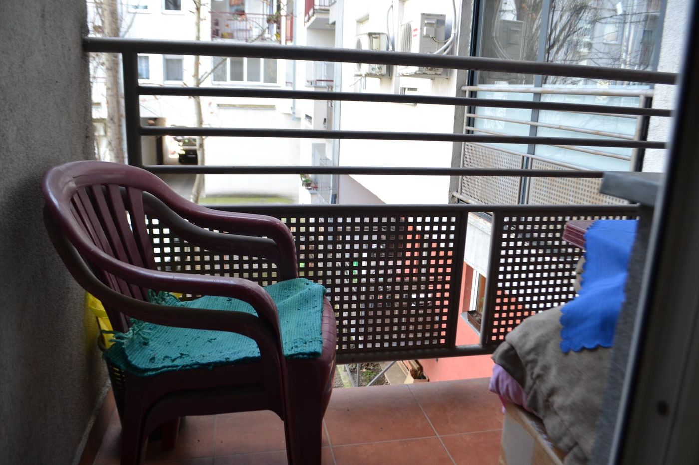 Uknjižen   odlična garsonjera   hitna prodaja   062 792 583 5