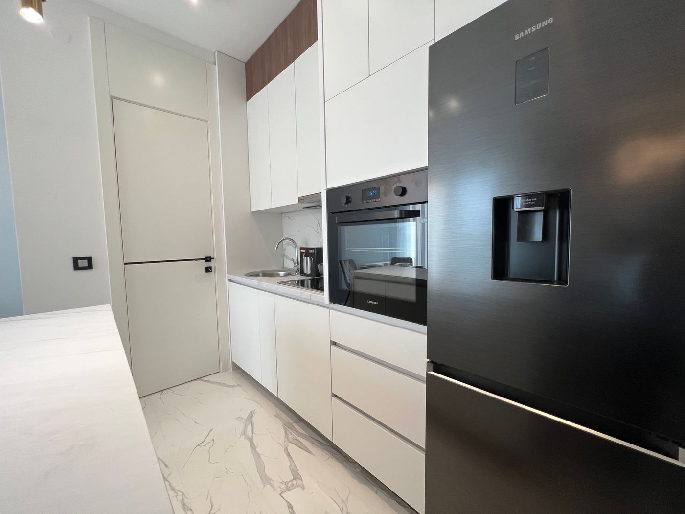 Lipov gaj   povrat PDV a   NOV  petosoban  namešten   062 792 583 3