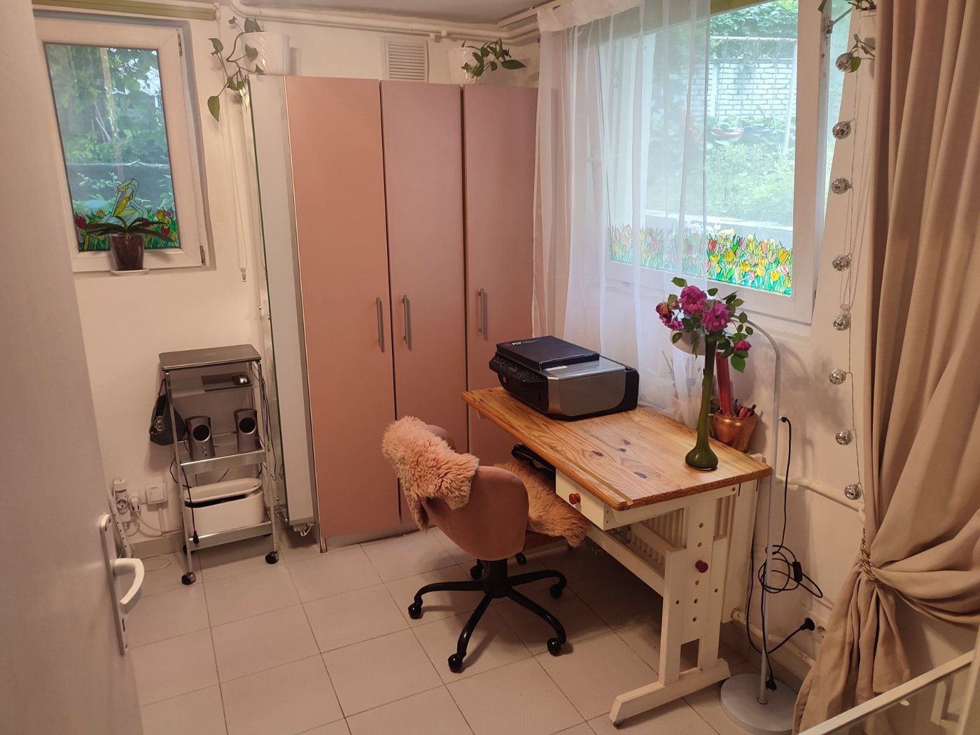 Uknjižen kompletno renoviran   062 792 583 1