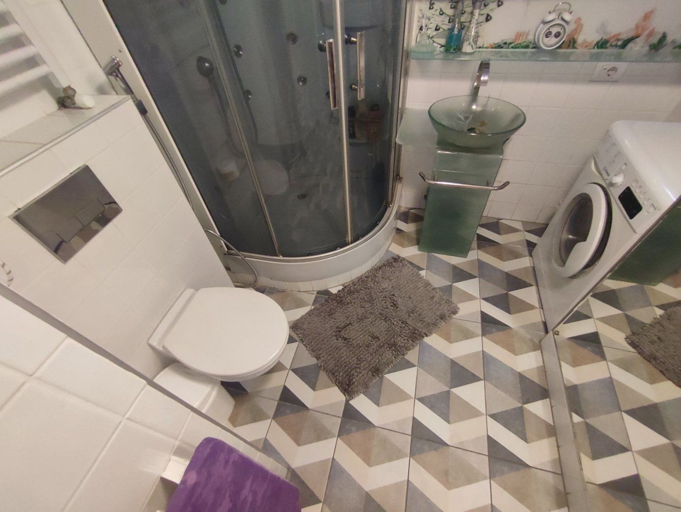 Uknjižen kompletno renoviran   062 792 583 5