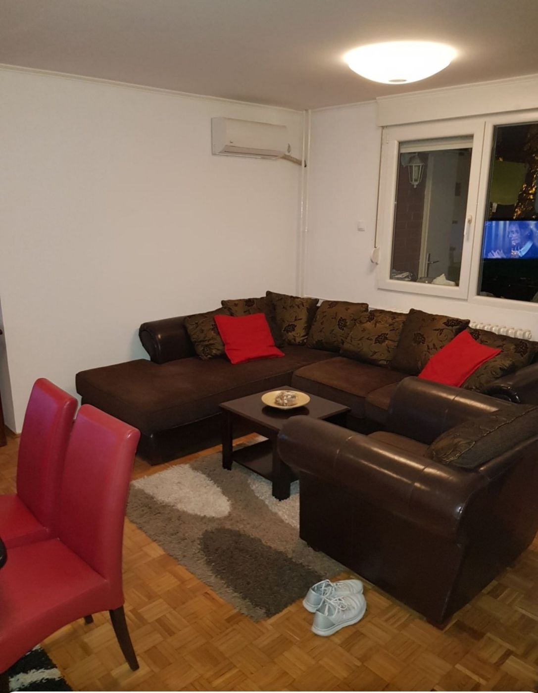 Uknjižen troiposoban stan   dogovor   062 792 583 1