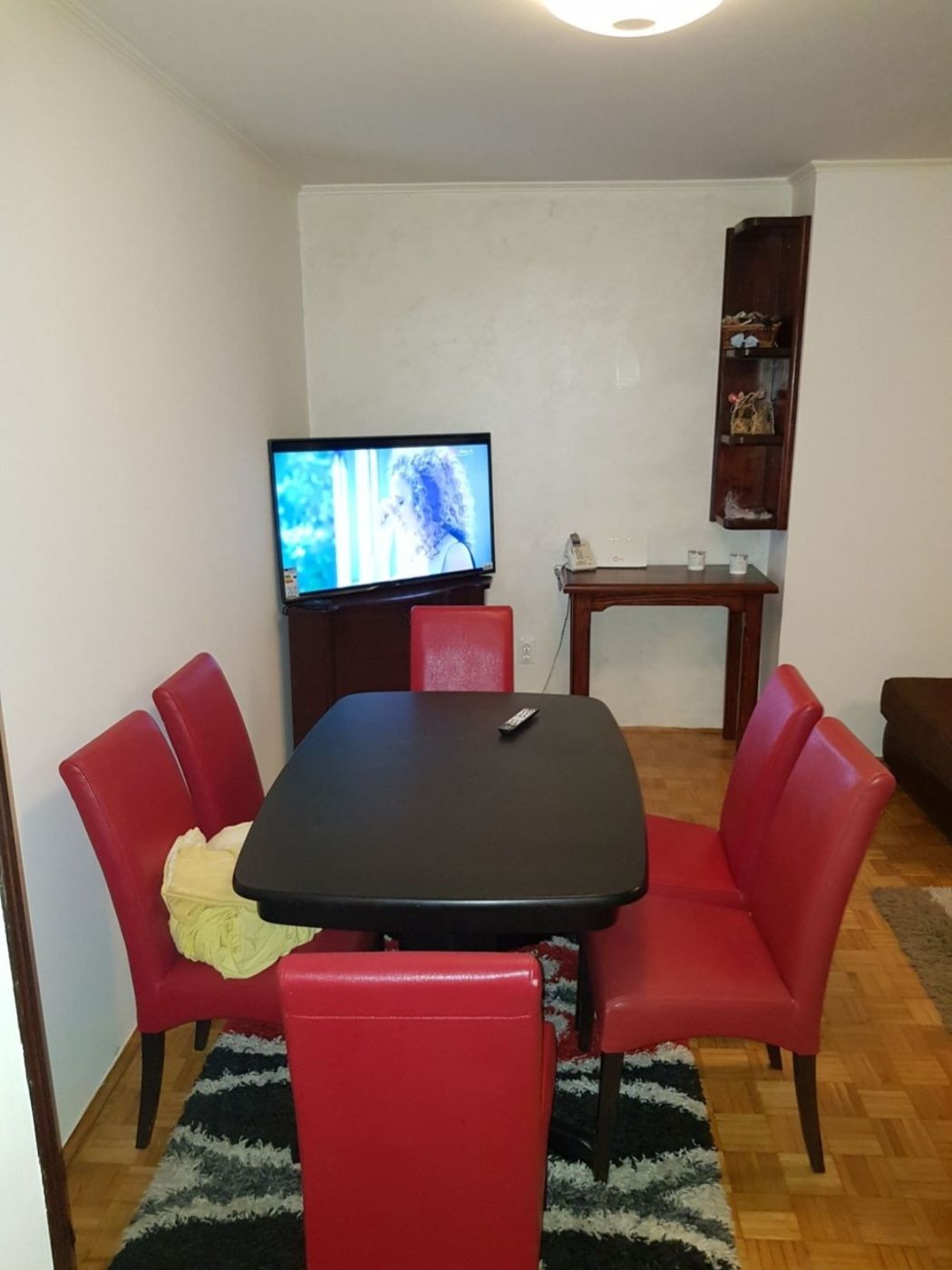 Uknjižen troiposoban stan   dogovor   062 792 583 2