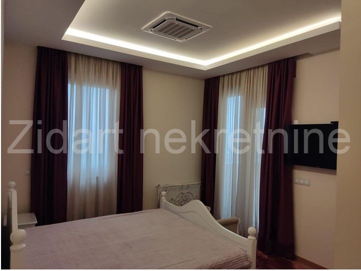 Lux penthaus sa bazenom na krovnoj terasi, zelenilom i 2 garažna mesta 12