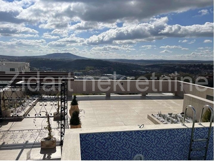 Lux penthaus sa bazenom na krovnoj terasi, zelenilom i 2 garažna mesta 1