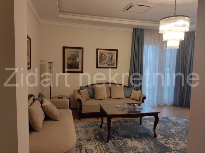 Lux penthaus sa bazenom na krovnoj terasi, zelenilom i 2 garažna mesta 3