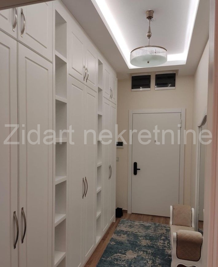 Lux penthaus sa bazenom na krovnoj terasi, zelenilom i 2 garažna mesta 11