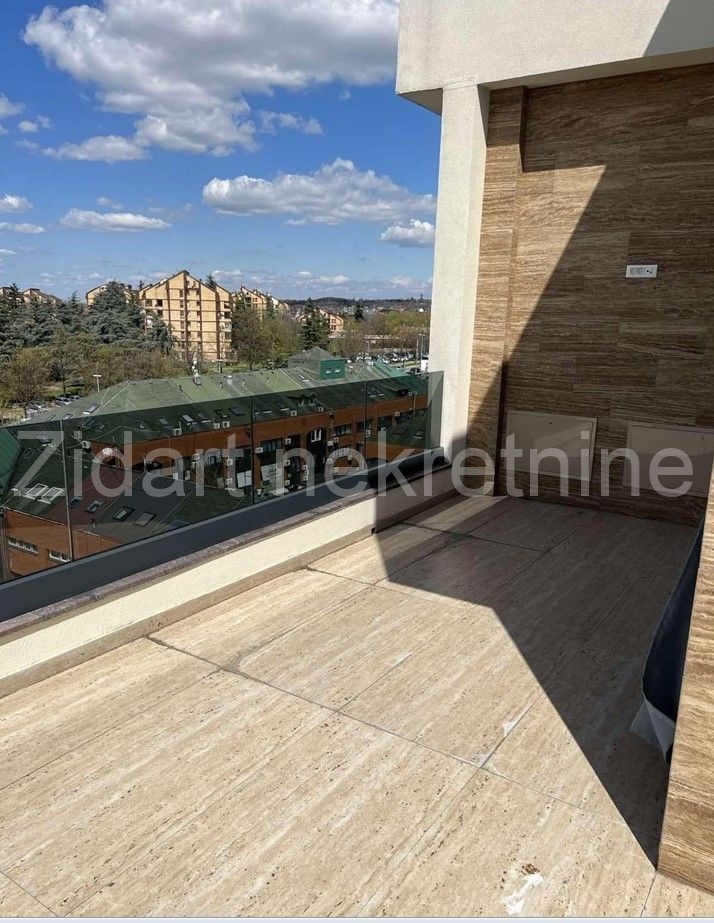 Lux penthaus sa bazenom na krovnoj terasi, zelenilom i 2 garažna mesta 9