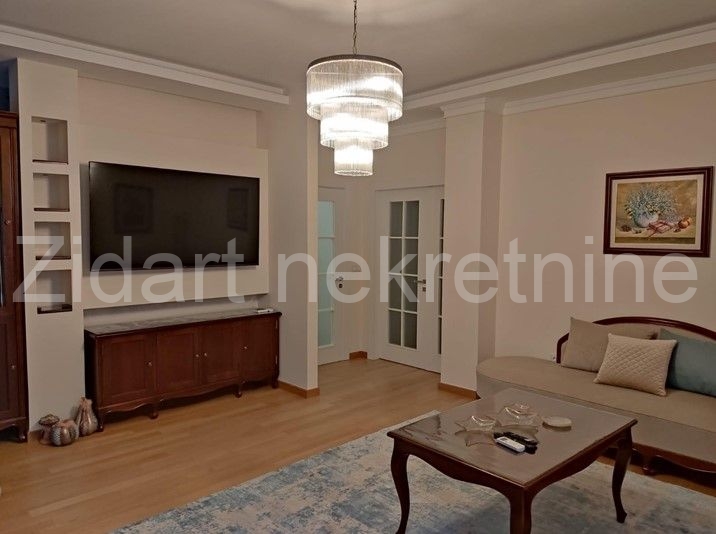 Lux penthaus sa bazenom na krovnoj terasi, zelenilom i 2 garažna mesta 4