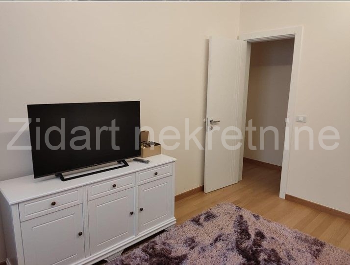 Lux penthaus sa bazenom na krovnoj terasi, zelenilom i 2 garažna mesta 13