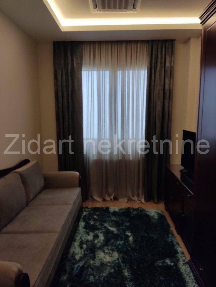 Lux penthaus sa bazenom na krovnoj terasi, zelenilom i 2 garažna mesta 14