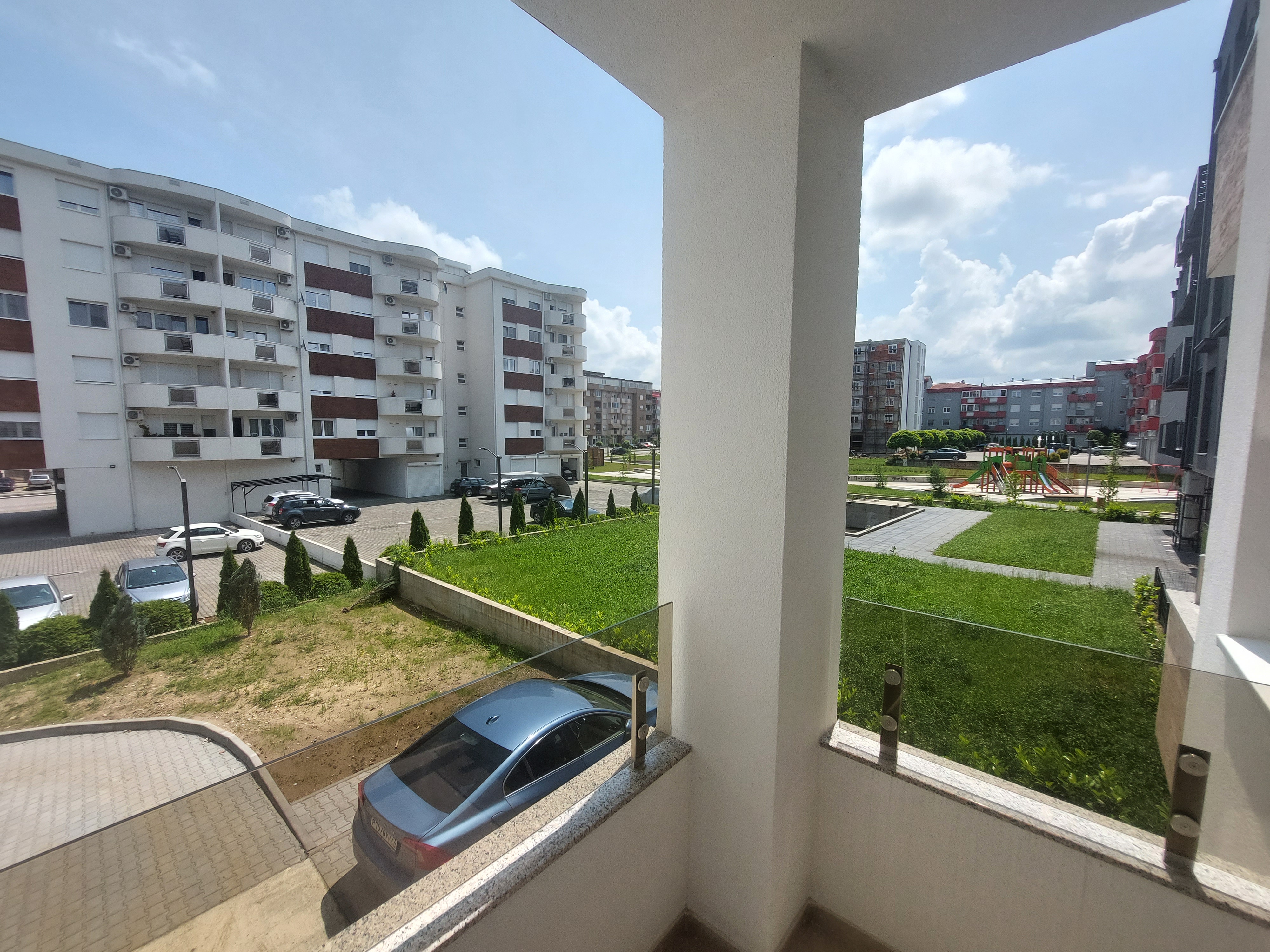 Izdajem dvosoban stan na prvom spratu 5