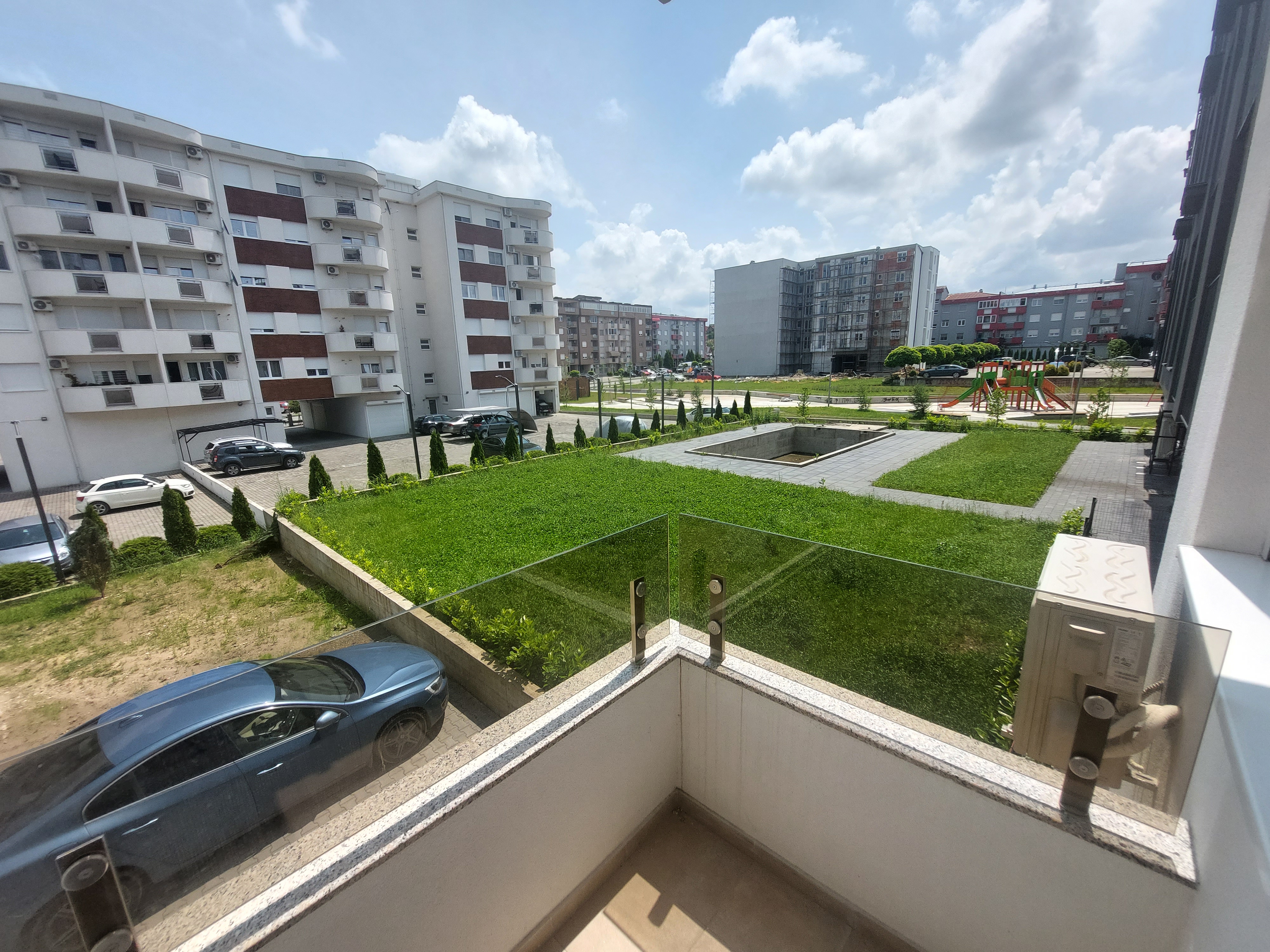 Izdajem dvosoban stan na prvom spratu 6