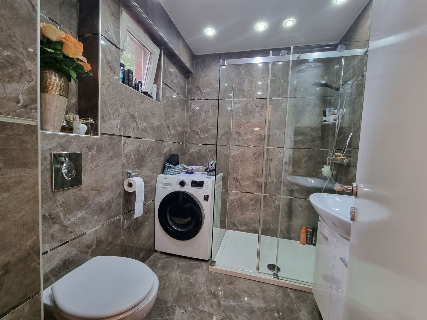 Savršen trosoban stan na najtraženijoj lokaciji    062 792 583 4