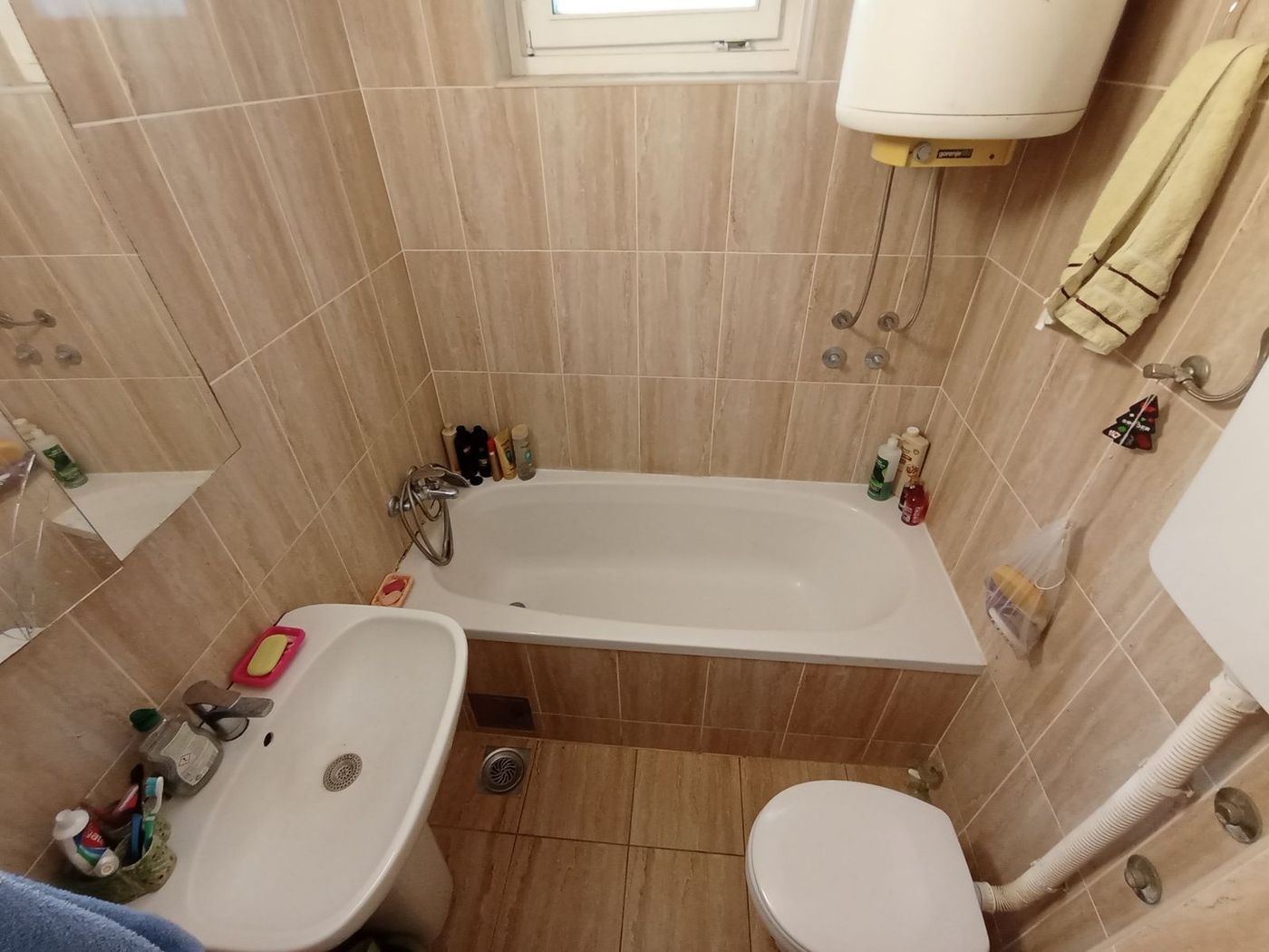 Uknjižen četvorosoban stan   Liman 2   062 792 583 4