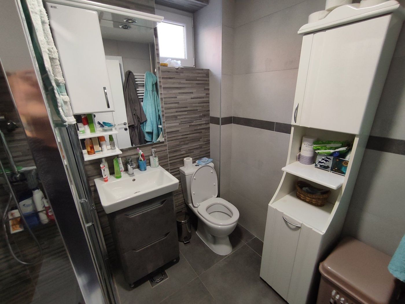 Bela fasadna cigla   mirna ulica  neposredna blizina škole i vrtića  062 792 583 4