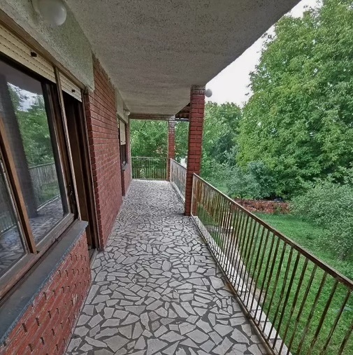 Velika kuca kod Prokuplja 1