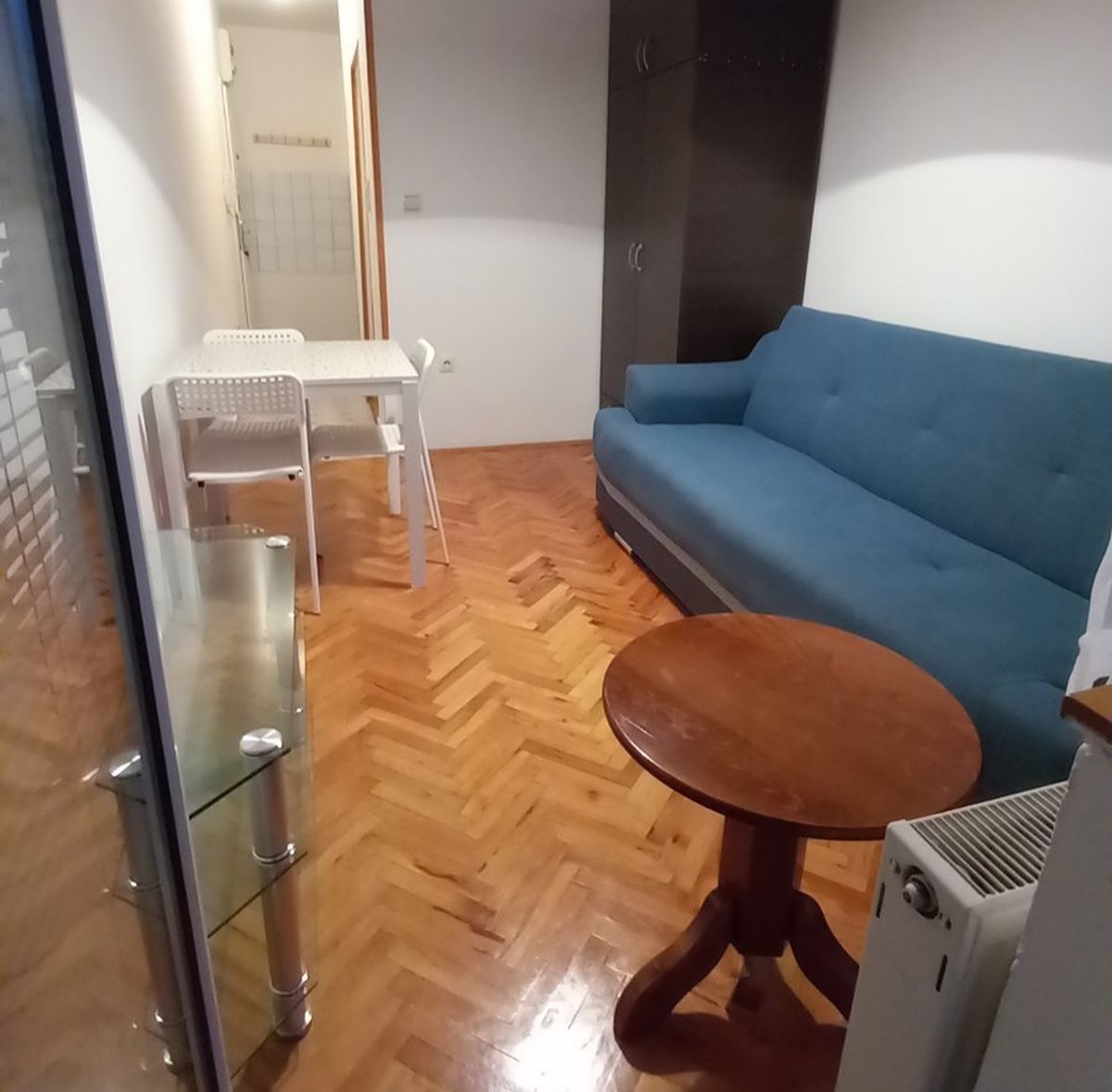 Uknjižen   odlična garsonjera od 19m2   062 792 583 2