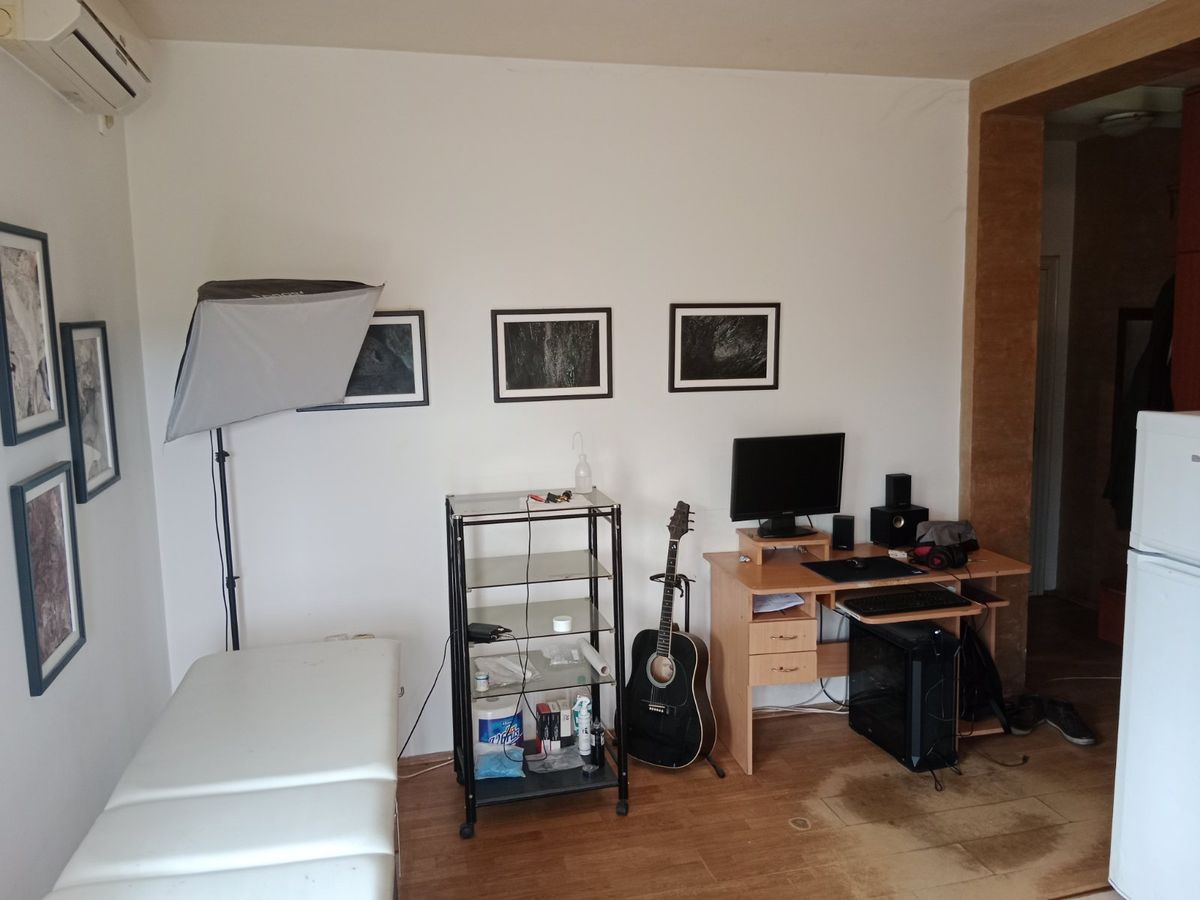 Blok Milana Tepića   uknjižen jednoiposoban stan   062 792 583 2