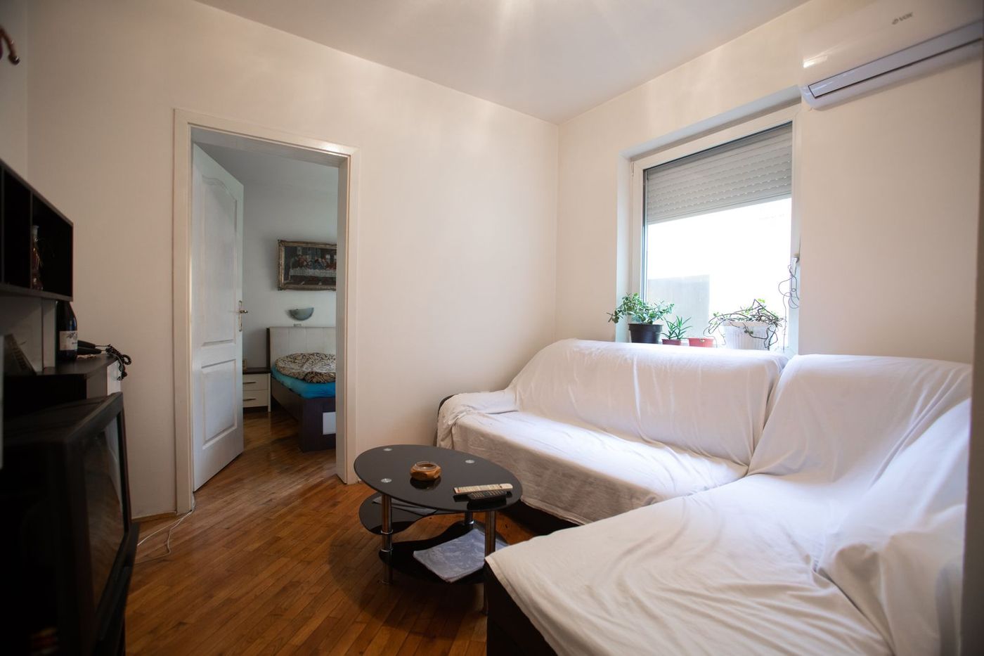 Uknjižen   strogi centar   namešten   062 792 583 1